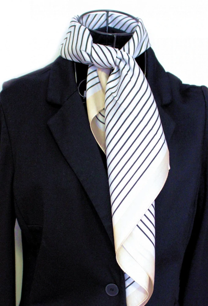 Dámska saténová šatka s jemným prúžkom 70x70
