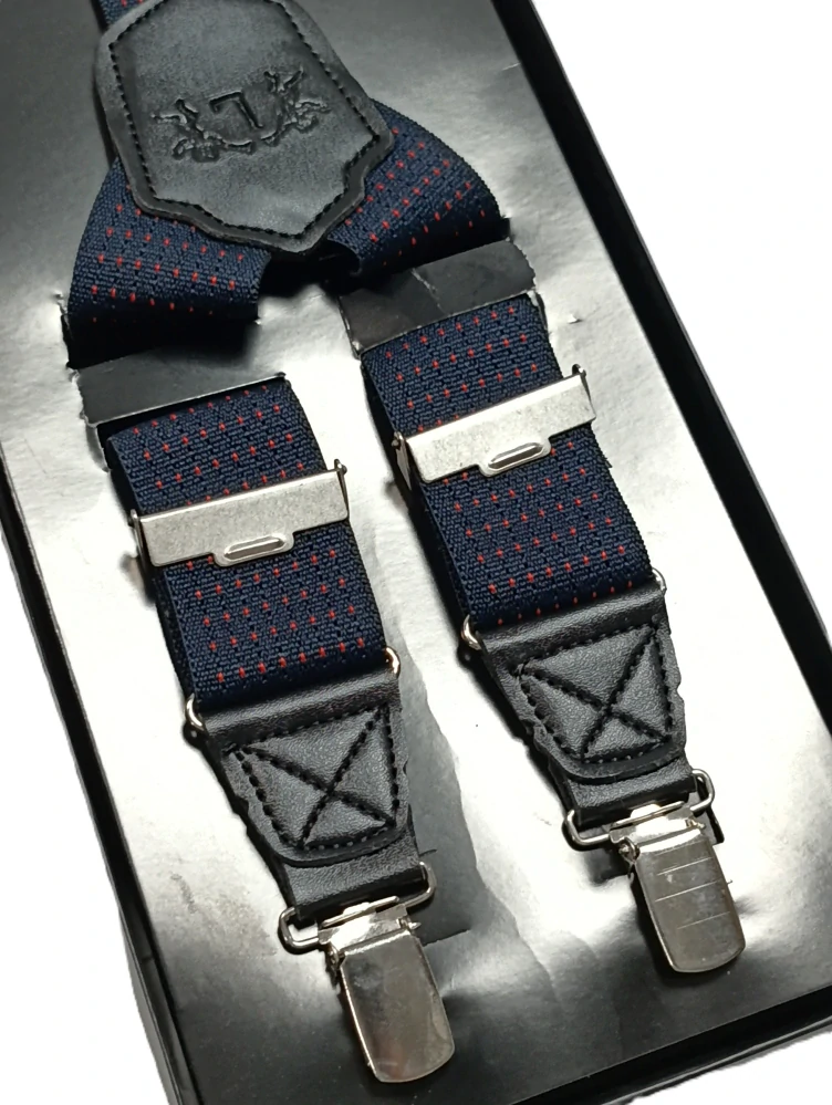 Pánske traky tmavomodré s červeným bodkovaním – elegantný detail pre štýlový outfit